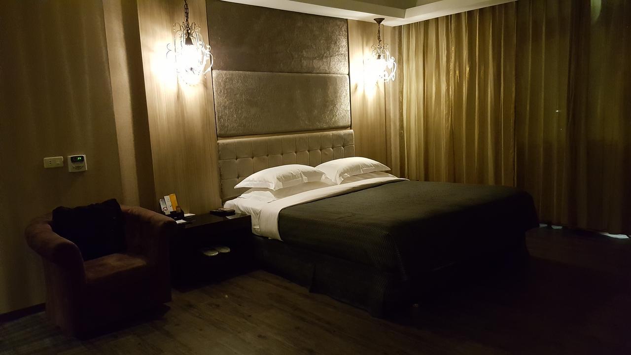 The Riverside Hotel & Motel Καοσιούνγκ Εξωτερικό φωτογραφία