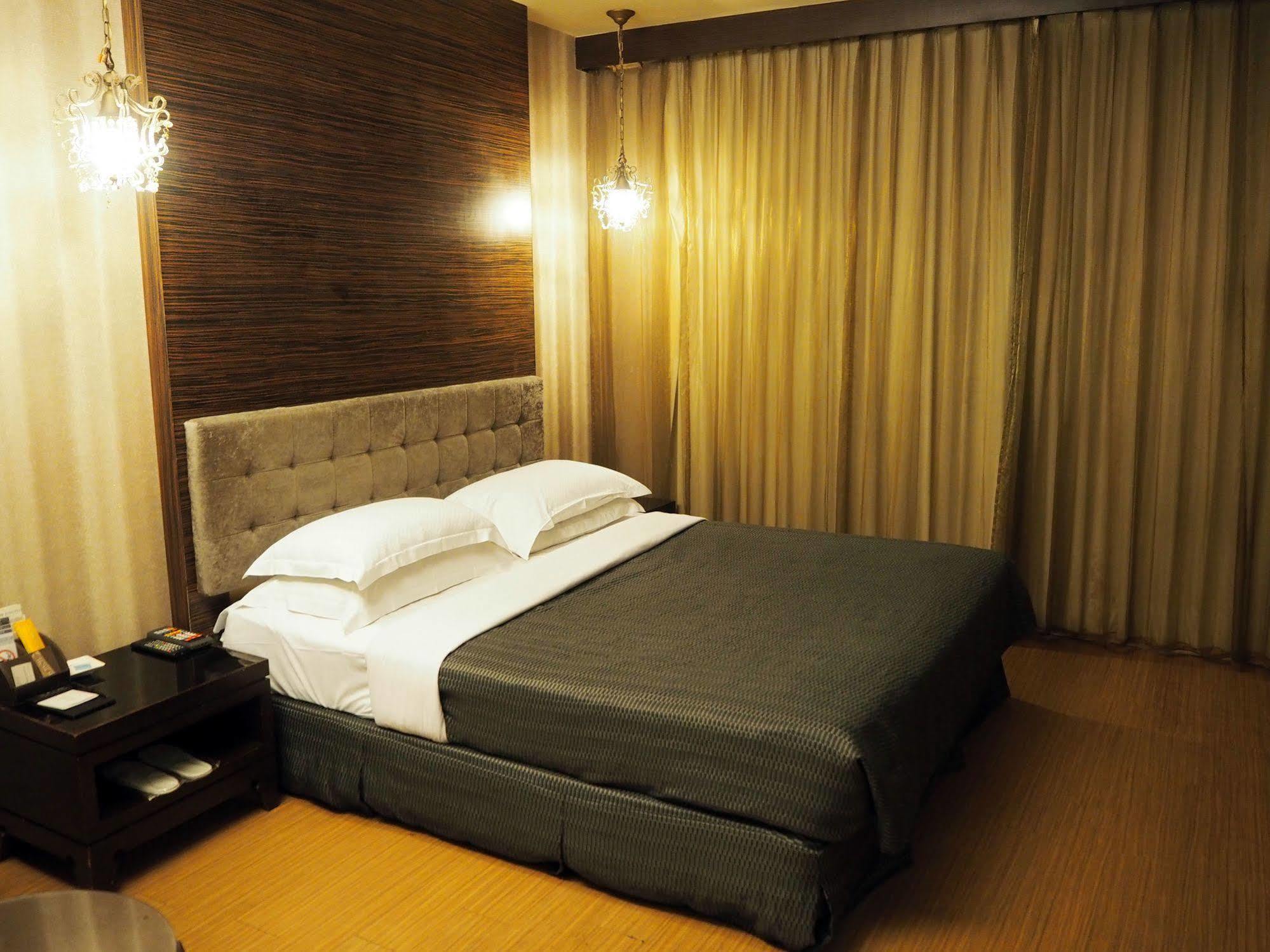 The Riverside Hotel & Motel Καοσιούνγκ Εξωτερικό φωτογραφία